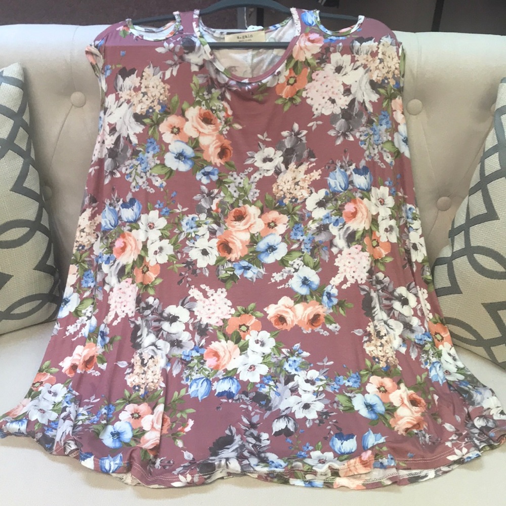 Open shoulder top small but very big